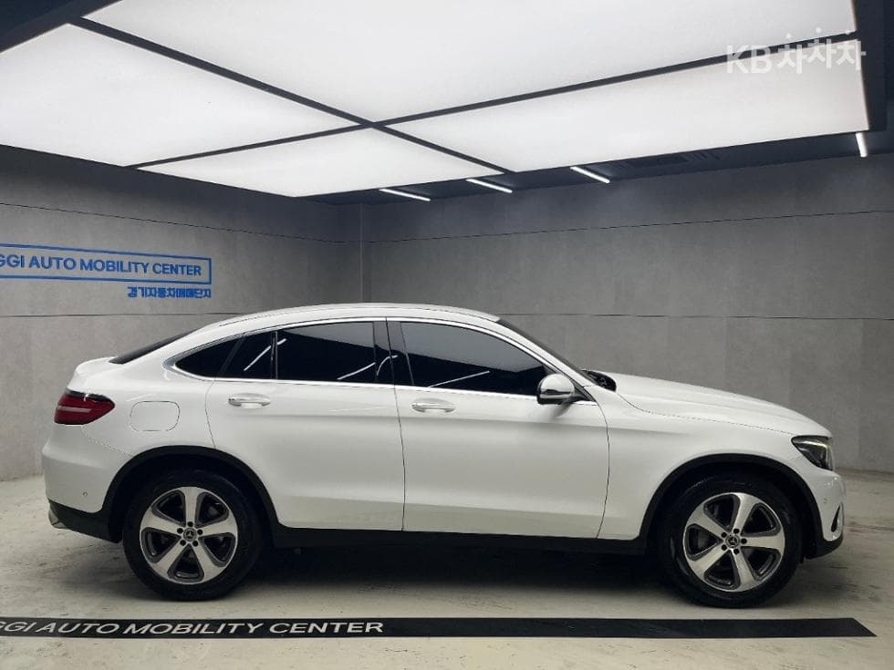 Mercedes-Benz - GLC-Class | 300 4Matic Coupe Base 2