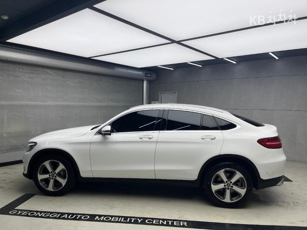 Mercedes-Benz - GLC-Class | 300 4Matic Coupe Base 4