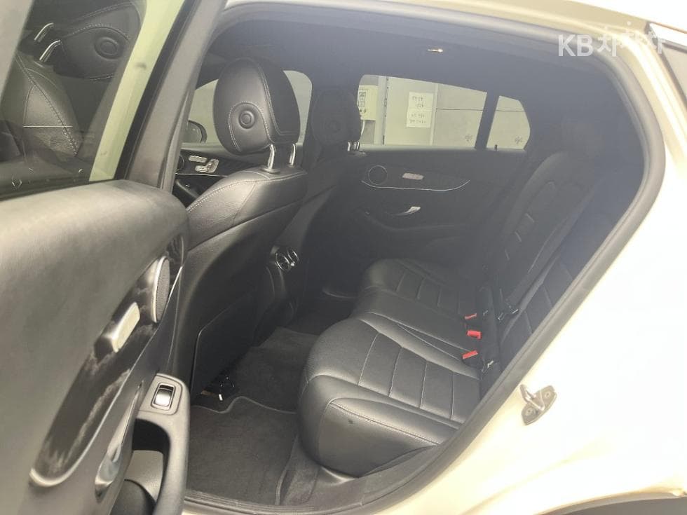 Mercedes-Benz - GLC-Class | 300 4Matic Coupe Base 6