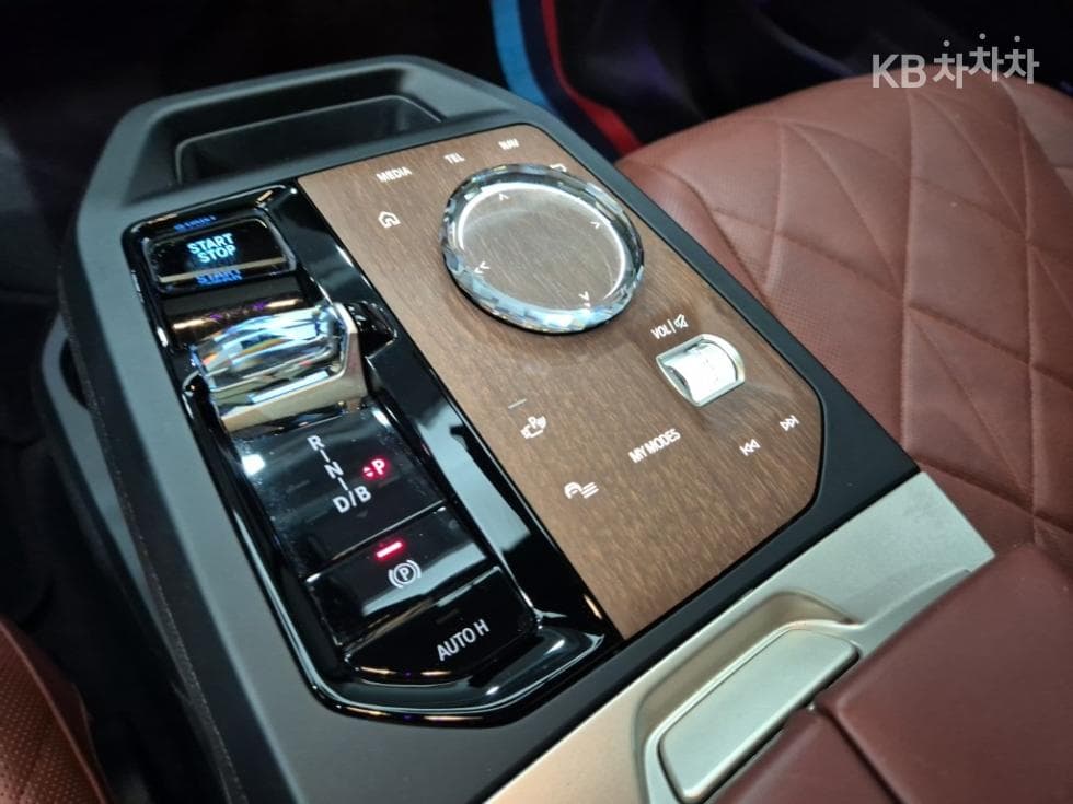 BMW - iX | xDrive50 Sport Plus 8