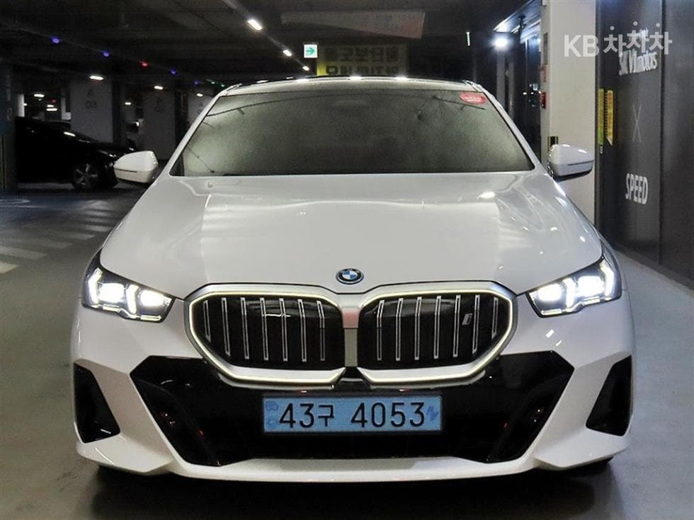 BMW - i5 | eDrive 40 M Sport 2