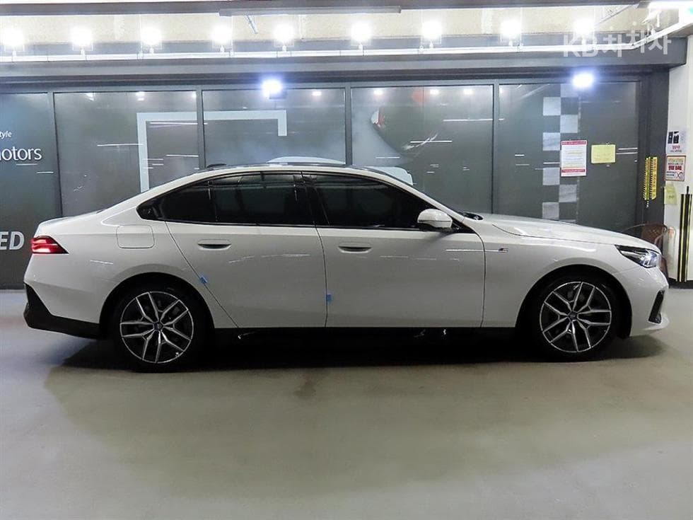 BMW - i5 | eDrive 40 M Sport 3
