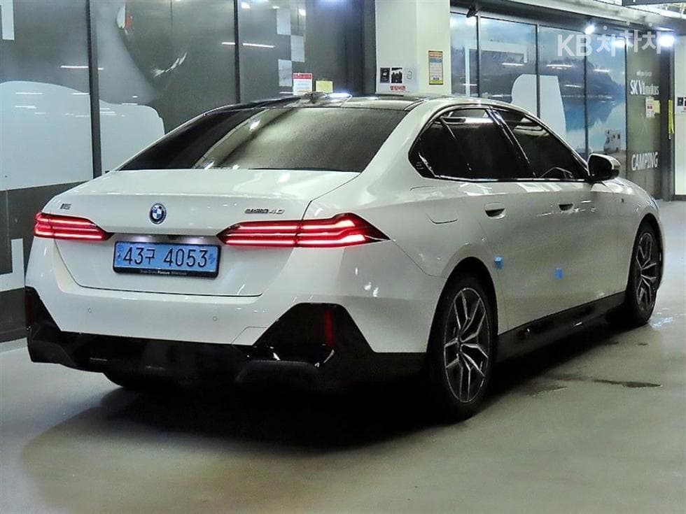 BMW - i5 | eDrive 40 M Sport 4