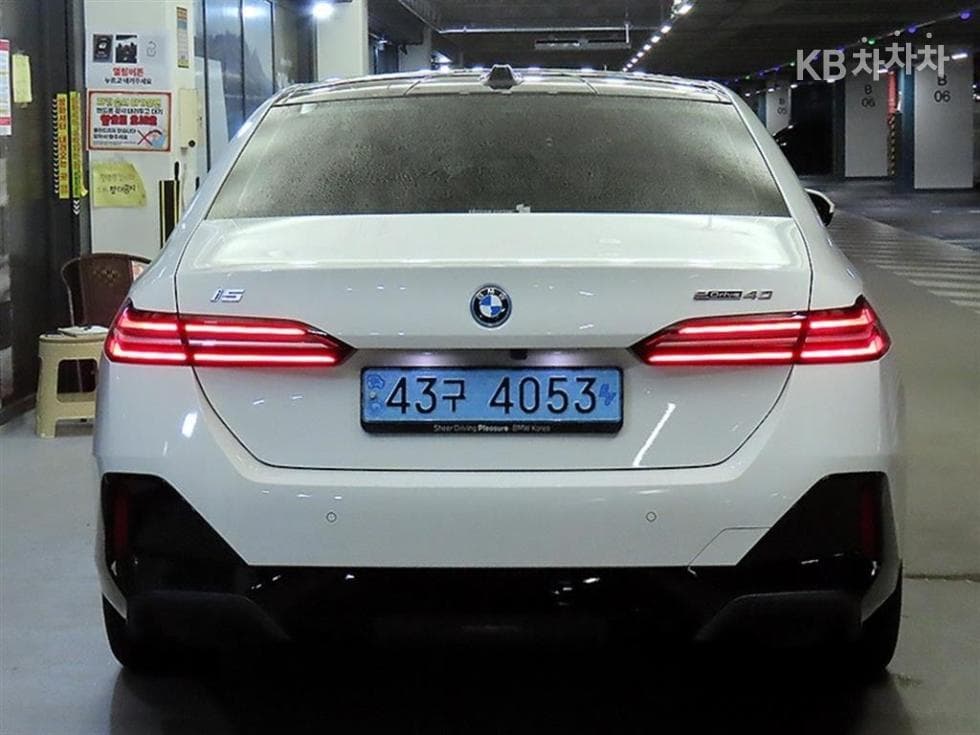 BMW - i5 | eDrive 40 M Sport 5