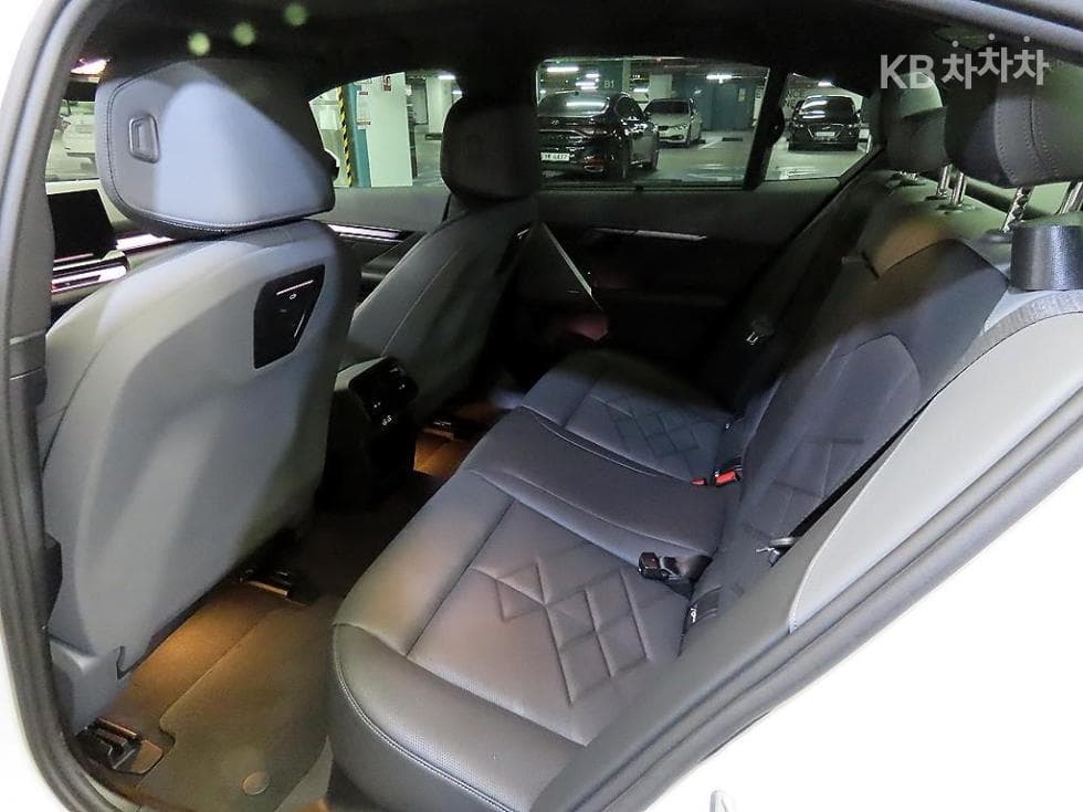 BMW - i5 | eDrive 40 M Sport 7