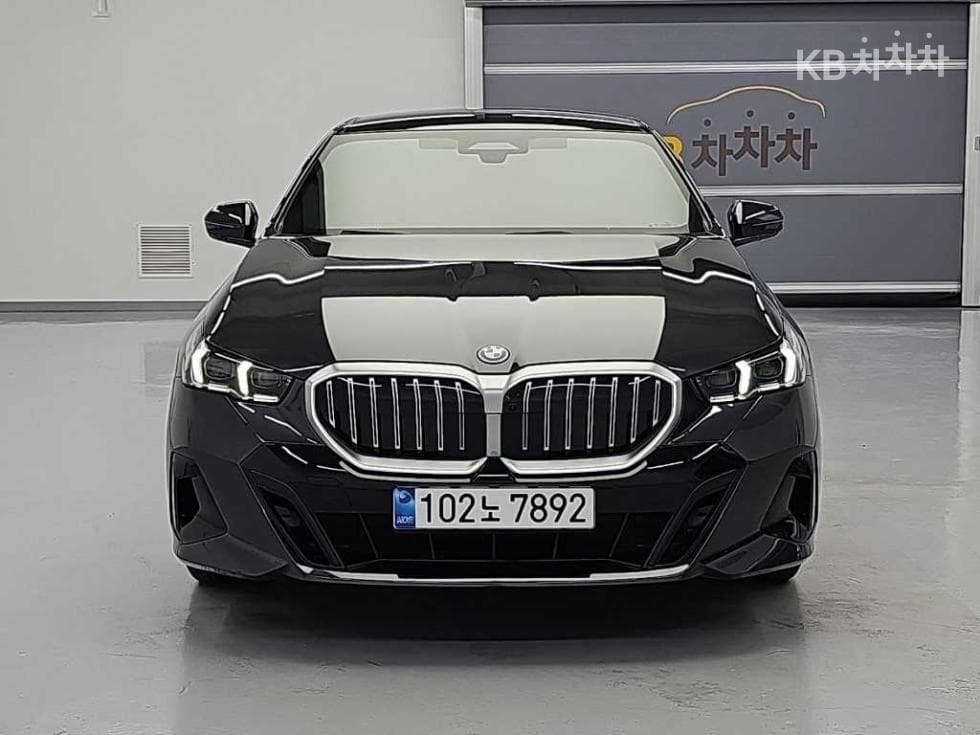 BMW - 5-Series | New 530 xDrive M Sport 2