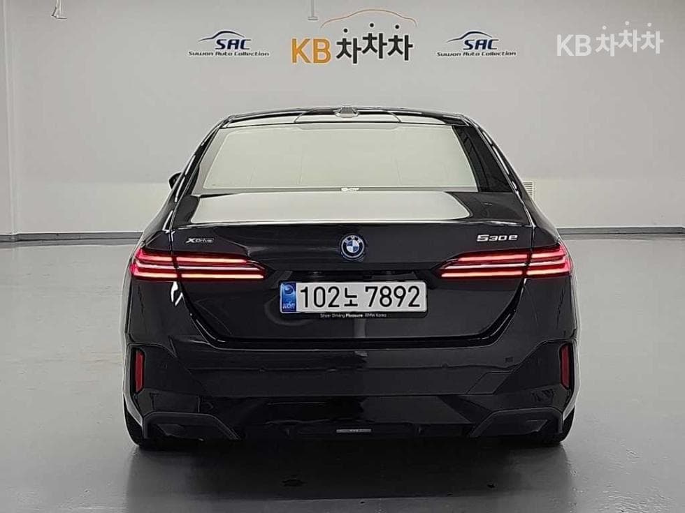 BMW - 5-Series | New 530 xDrive M Sport 3