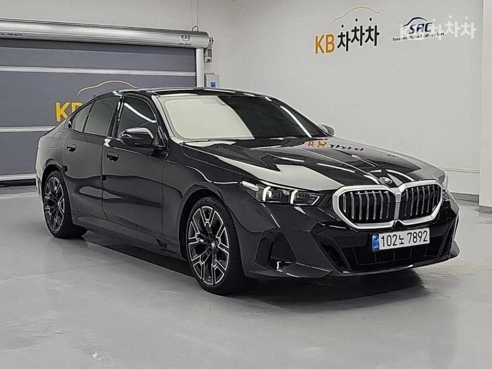 BMW - 5-Series | New 530 xDrive M Sport 4