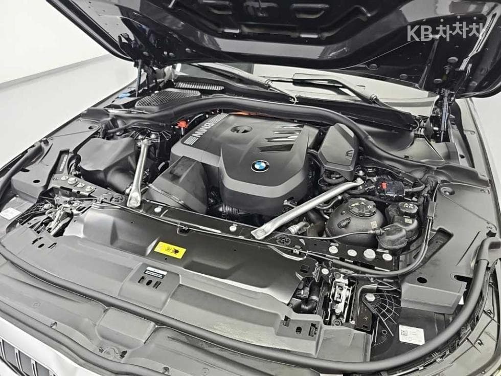 BMW - 5-Series | New 530 xDrive M Sport 5