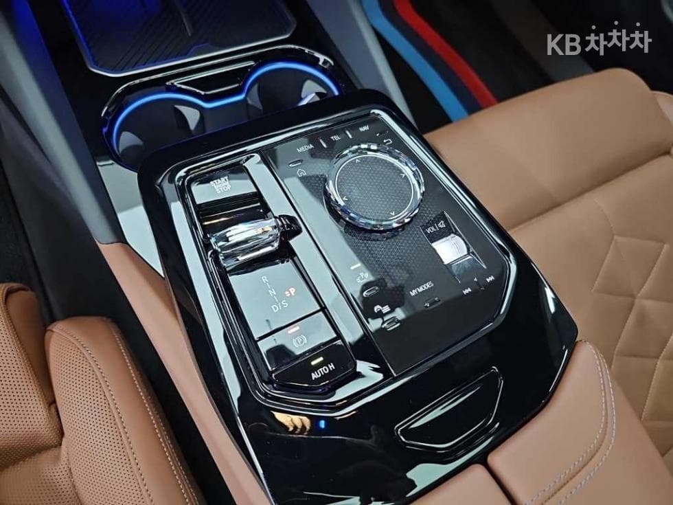 BMW - 5-Series | New 530 xDrive M Sport 8