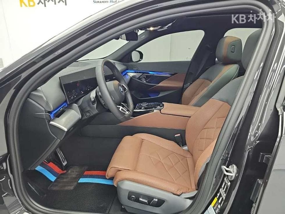 BMW - 5-Series | New 530 xDrive M Sport 11