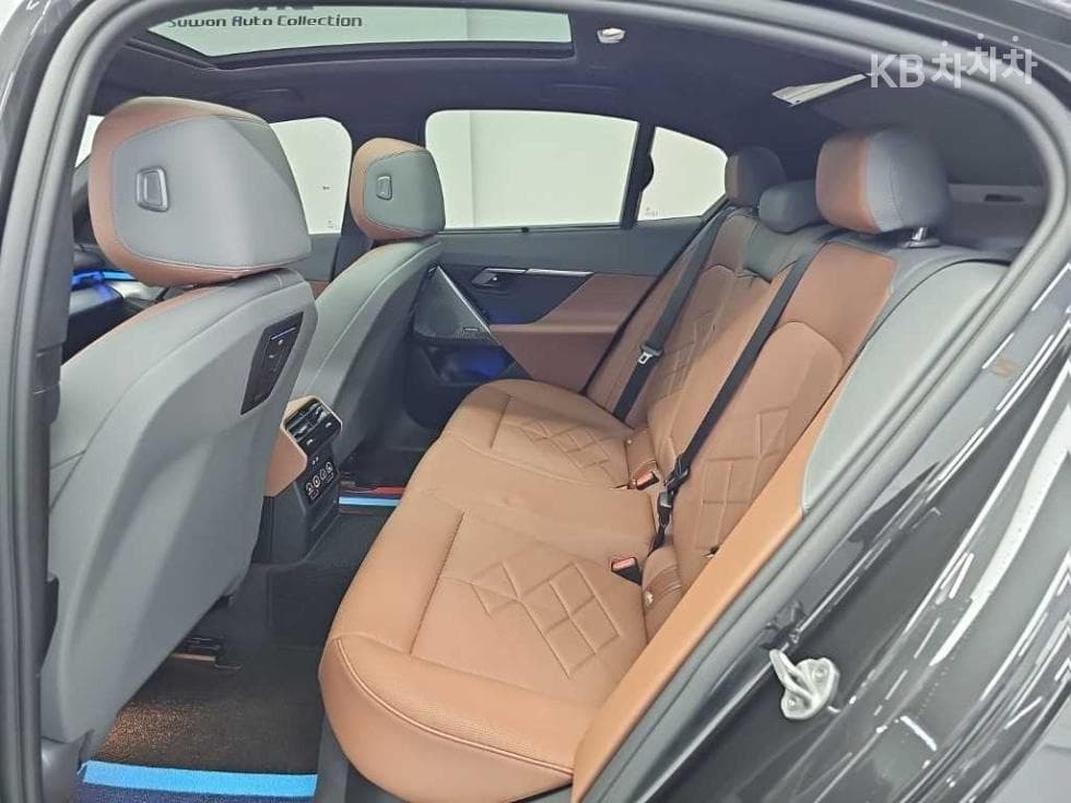 BMW - 5-Series | New 530 xDrive M Sport 12