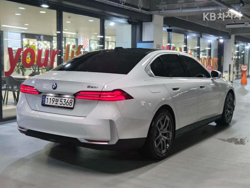 BMW - 5-Series | New 520 M Sport 4