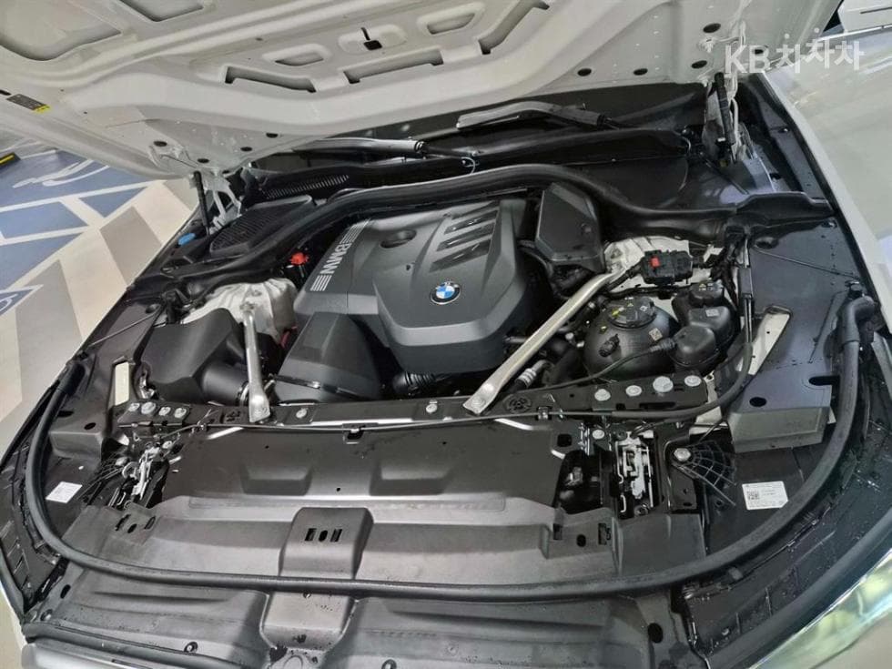 BMW - 5-Series | New 520 M Sport 19