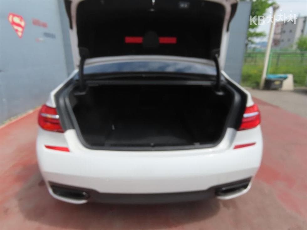 BMW - 7-Series | 740 xDrive M Sport 5