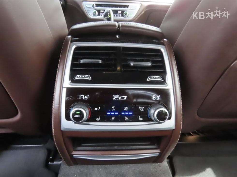 BMW - 7-Series | 740 xDrive M Sport 8