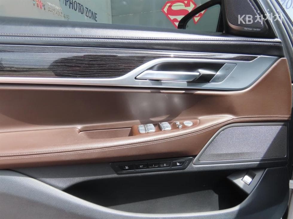 BMW - 7-Series | 740 xDrive M Sport 14