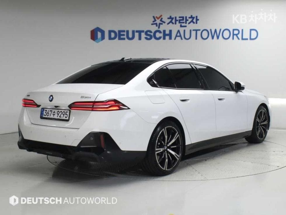 BMW - 5-Series | New 530 xDrive M Sport 2