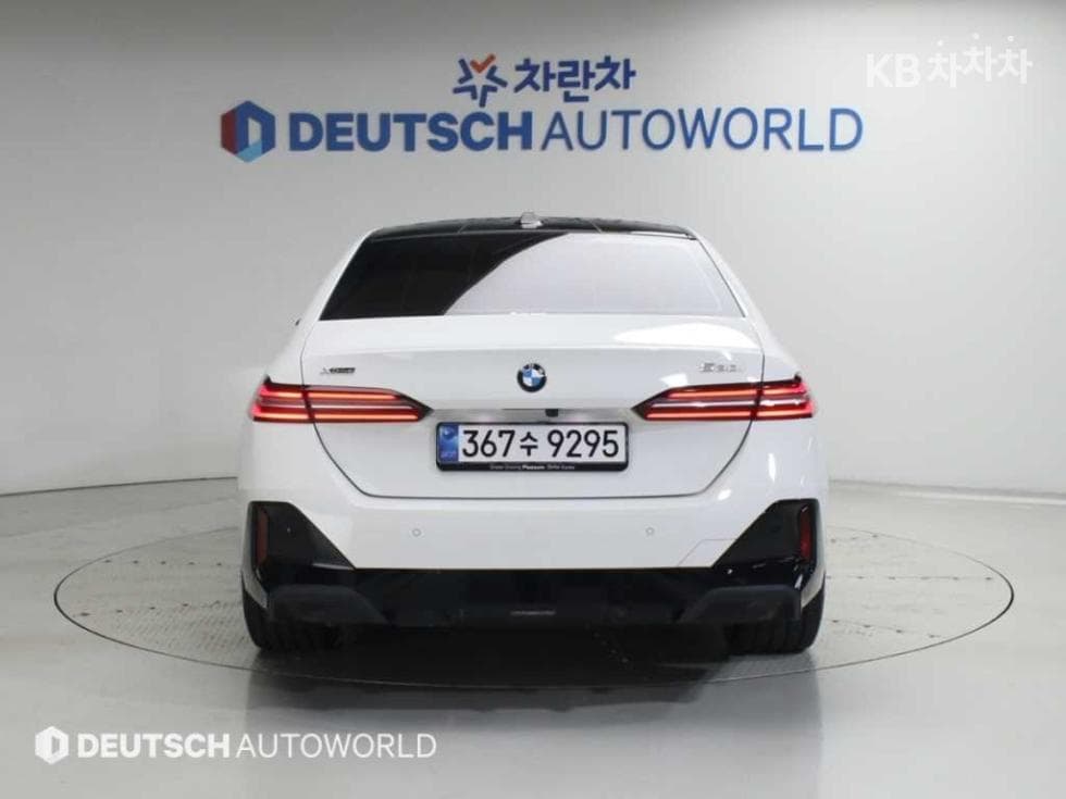 BMW - 5-Series | New 530 xDrive M Sport 4