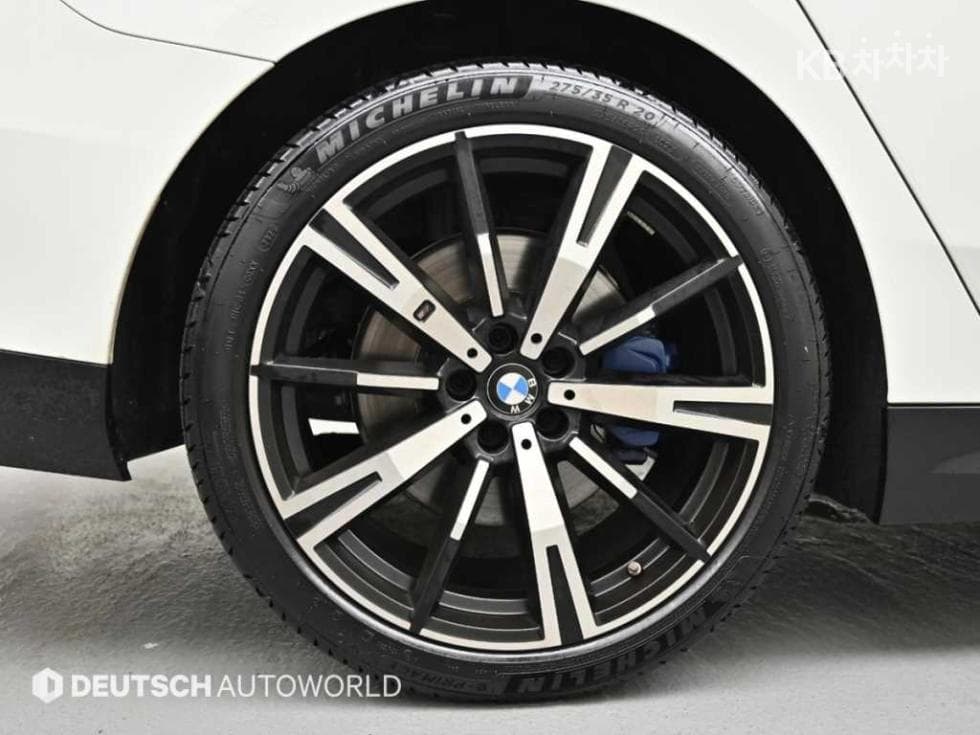 BMW - 5-Series | New 530 xDrive M Sport 5