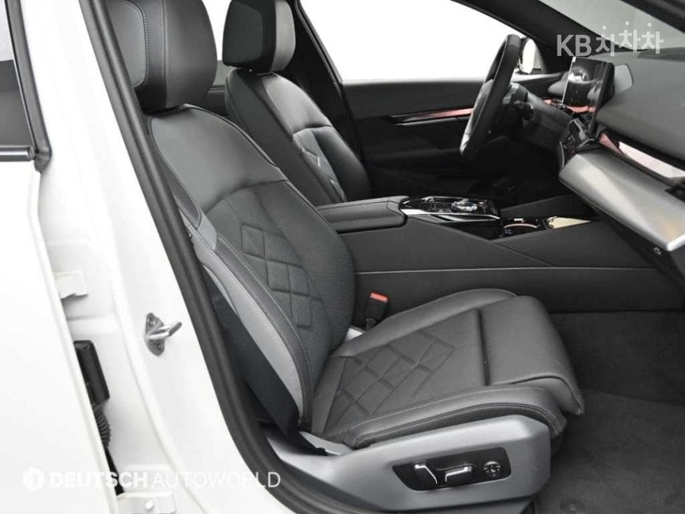 BMW - 5-Series | New 530 xDrive M Sport 10