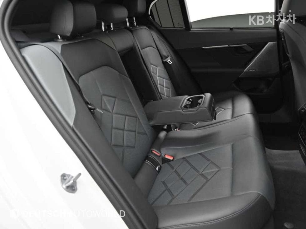 BMW - 5-Series | New 530 xDrive M Sport 12