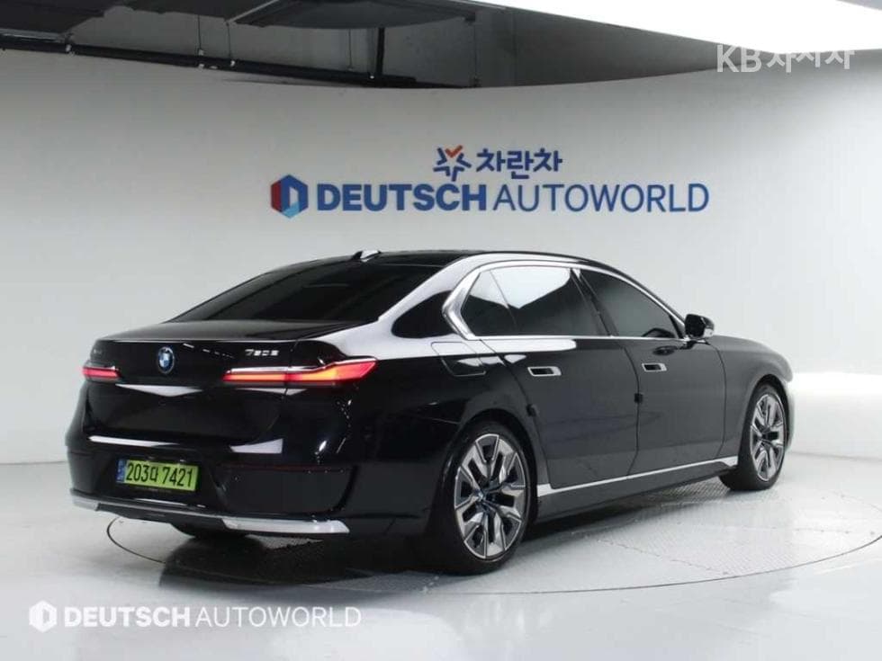 BMW - 7-Series | 750 xDrive M Sport Executive 2