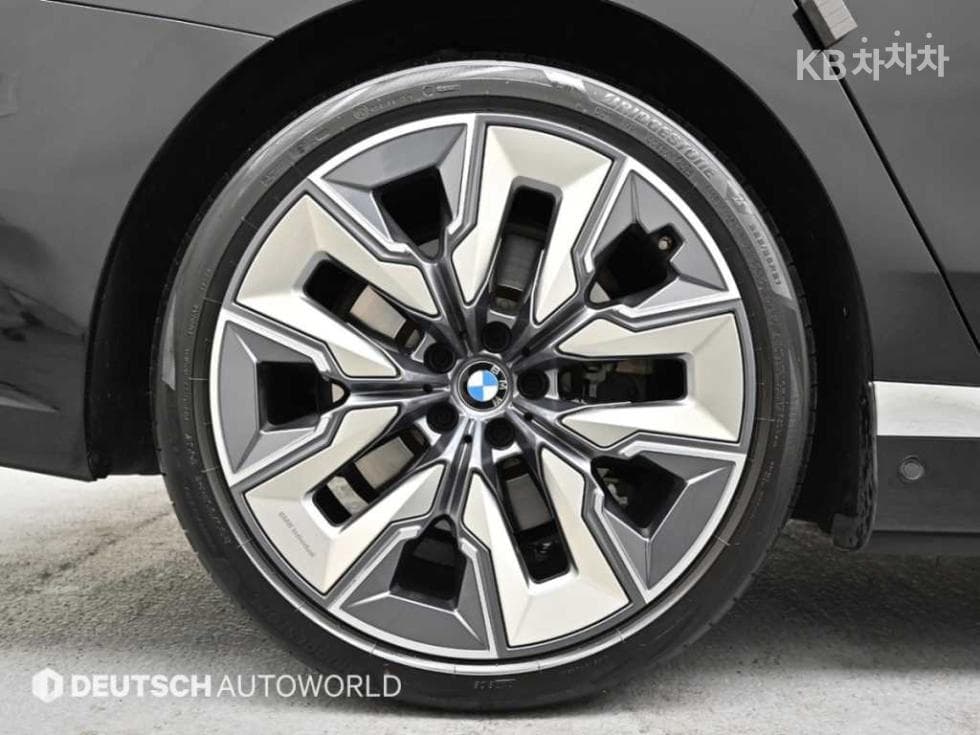 BMW - 7-Series | 750 xDrive M Sport Executive 5