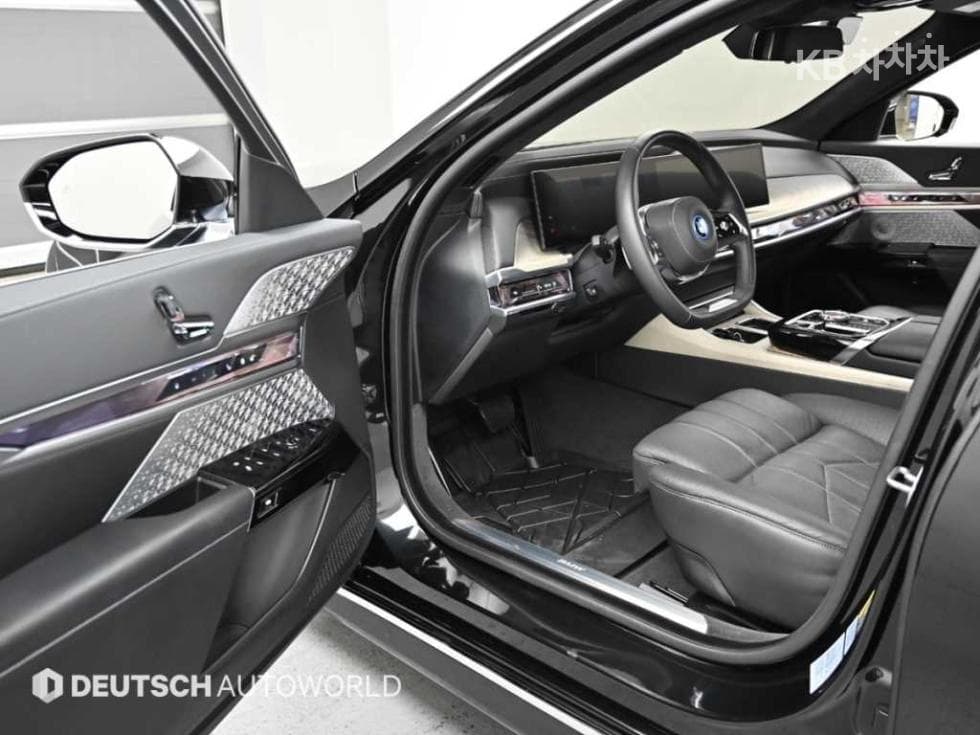 BMW - 7-Series | 750 xDrive M Sport Executive 11