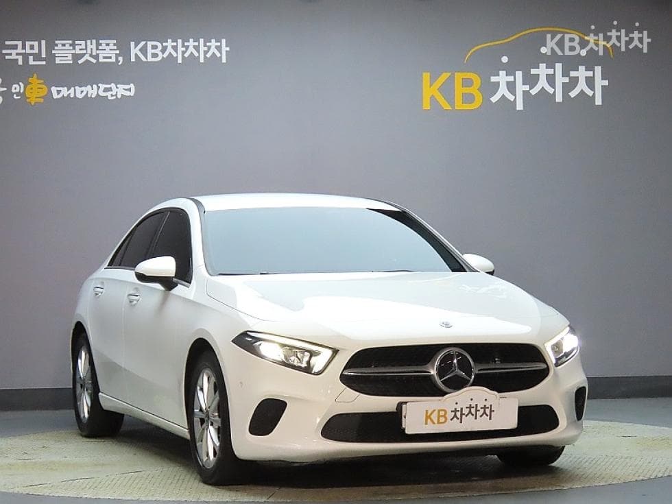 Mercedes-Benz - A-Class | A220 Sedan - 3