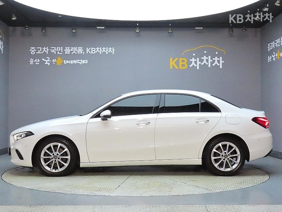 Mercedes-Benz - A-Class | A220 Sedan - 4