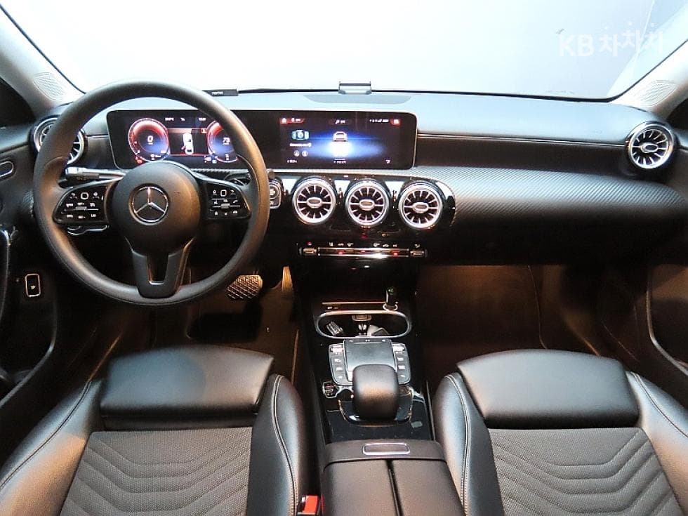 Mercedes-Benz - A-Class | A220 Sedan - 6