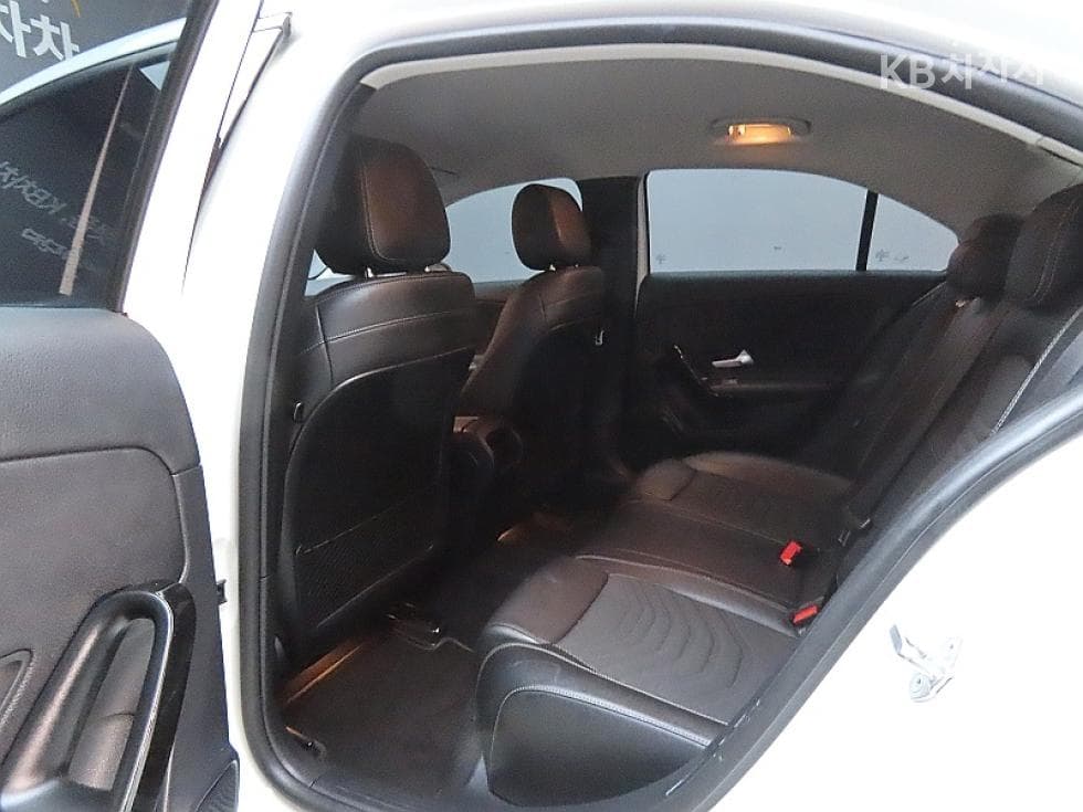 Mercedes-Benz - A-Class | A220 Sedan - 11