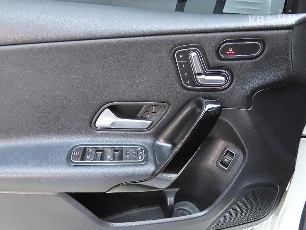 Mercedes-Benz - A-Class | A220 Sedan - 13