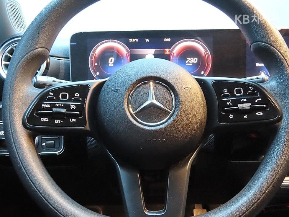 Mercedes-Benz - A-Class | A220 Sedan - 18
