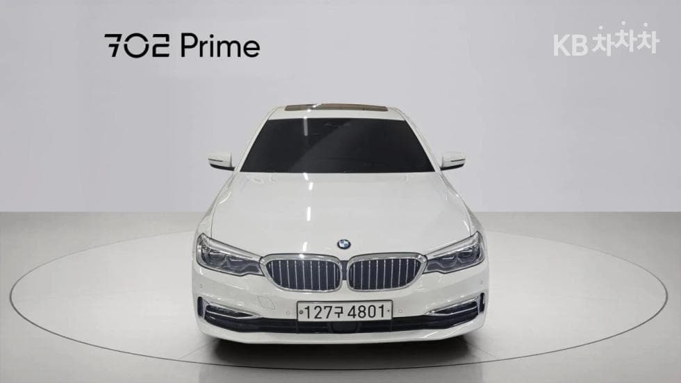 BMW - 5-Series | All New 530 Luxury Line 2