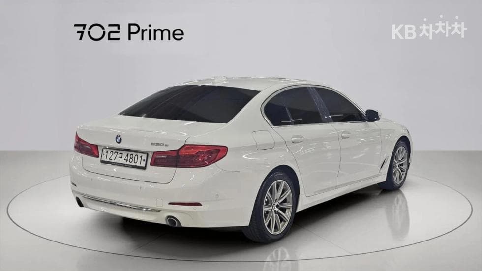 BMW - 5-Series | All New 530 Luxury Line 3