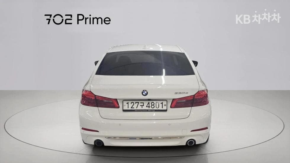 BMW - 5-Series | All New 530 Luxury Line 4