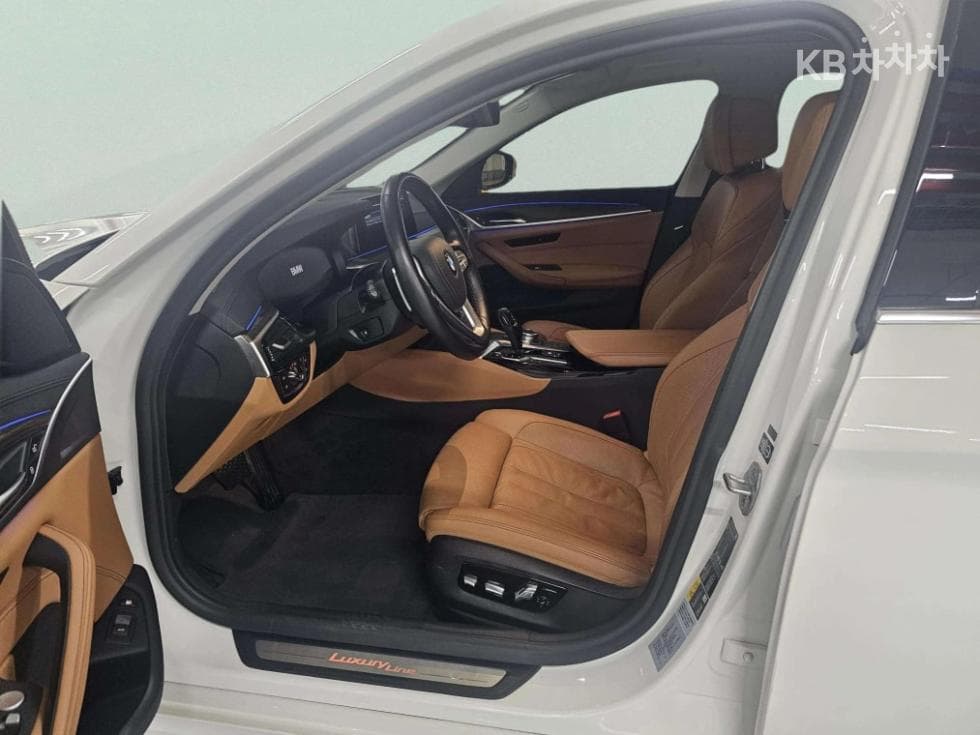 BMW - 5-Series | All New 530 Luxury Line 10