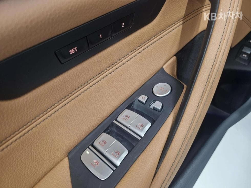 BMW - 5-Series | All New 530 Luxury Line 11