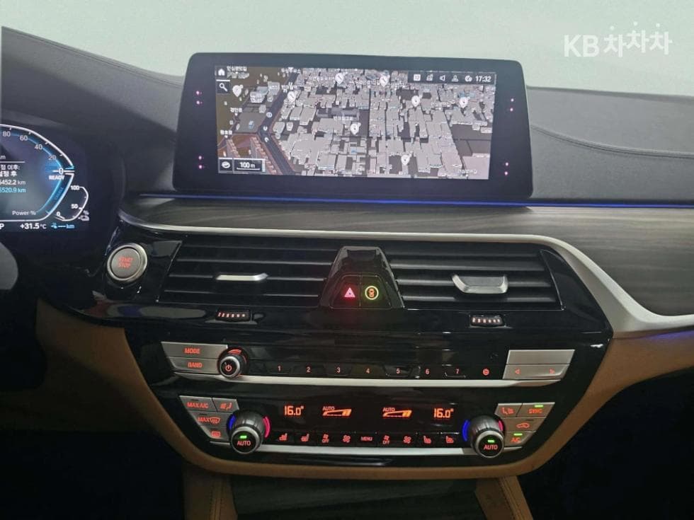 BMW - 5-Series | All New 530 Luxury Line 16