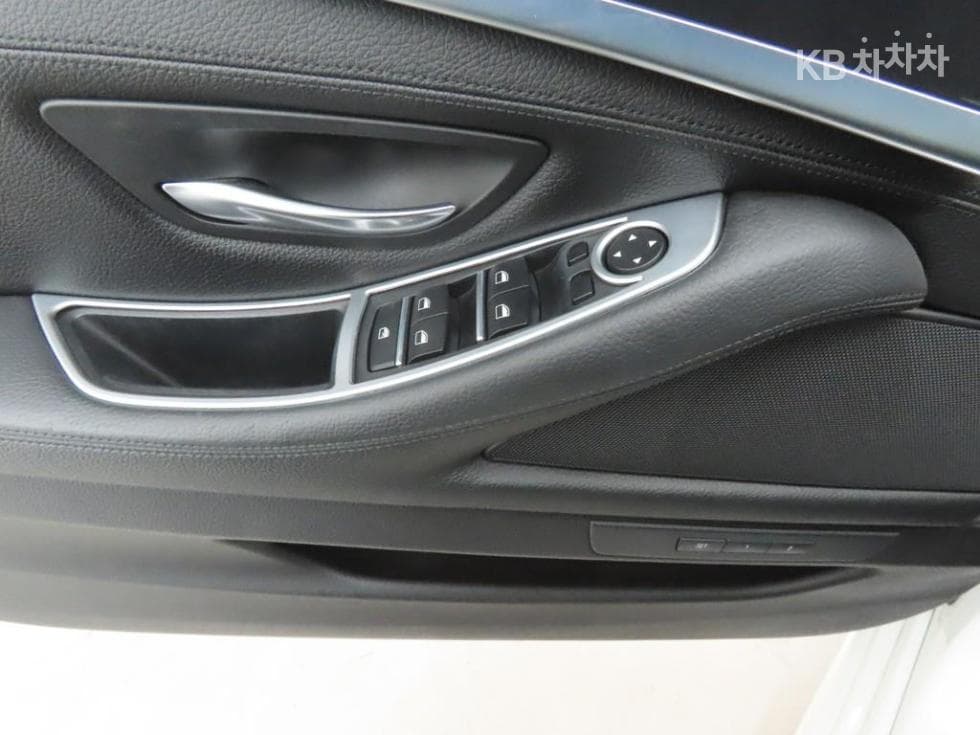 BMW - 5-Series | New 520 M Dynamic F10 9