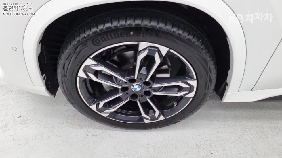 BMW - X1 | xDrive20 M Sport 6