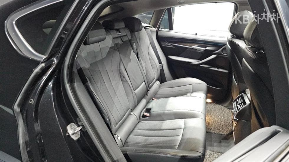 BMW - X6 | xDrive 30 Base 11