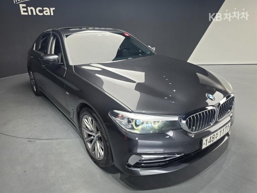 BMW - 5-Series | All New 520 Luxury 2