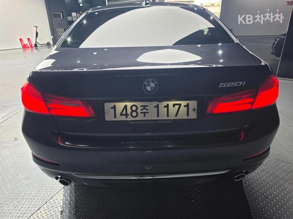 BMW - 5-Series | All New 520 Luxury 5
