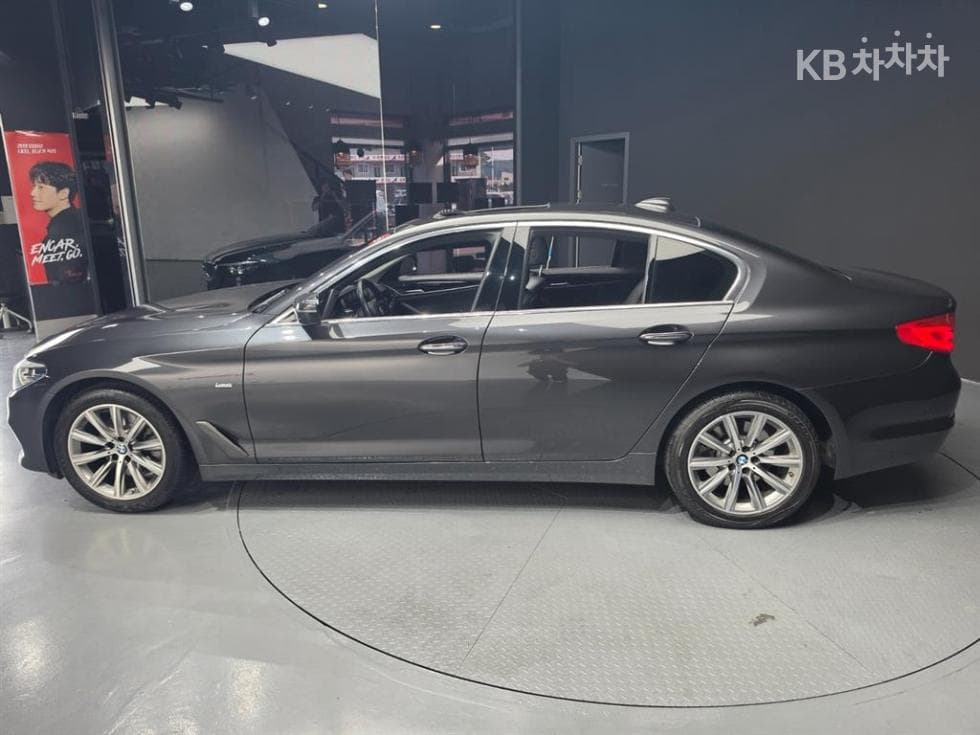 BMW - 5-Series | All New 520 Luxury 7
