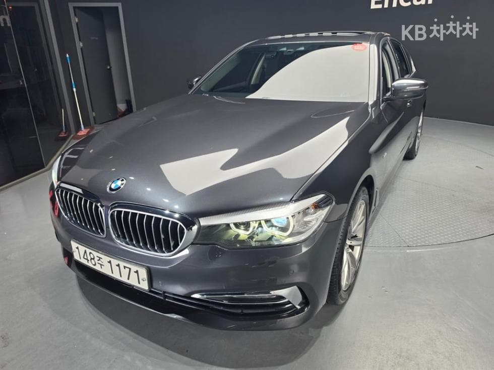 BMW - 5-Series | All New 520 Luxury 8