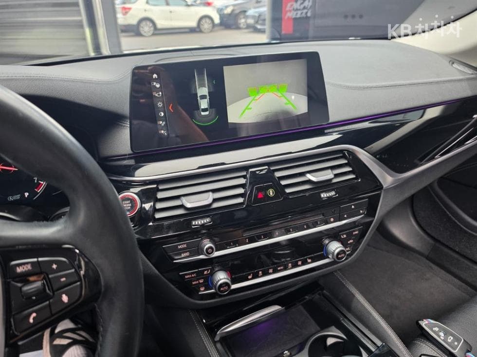 BMW - 5-Series | All New 520 Luxury 12