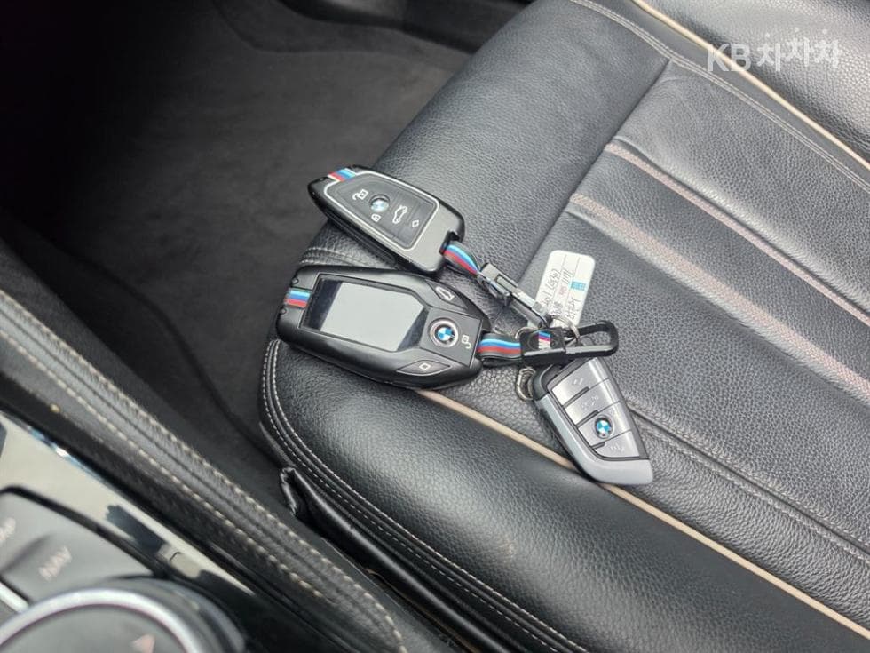 BMW - 5-Series | All New 520 Luxury 15